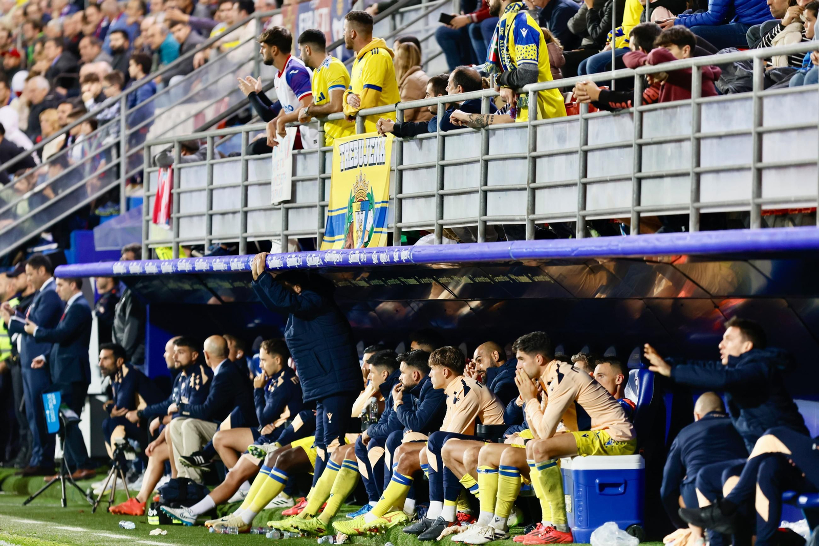 Las imágenes del partido de fútbol Éibar - Cádiz