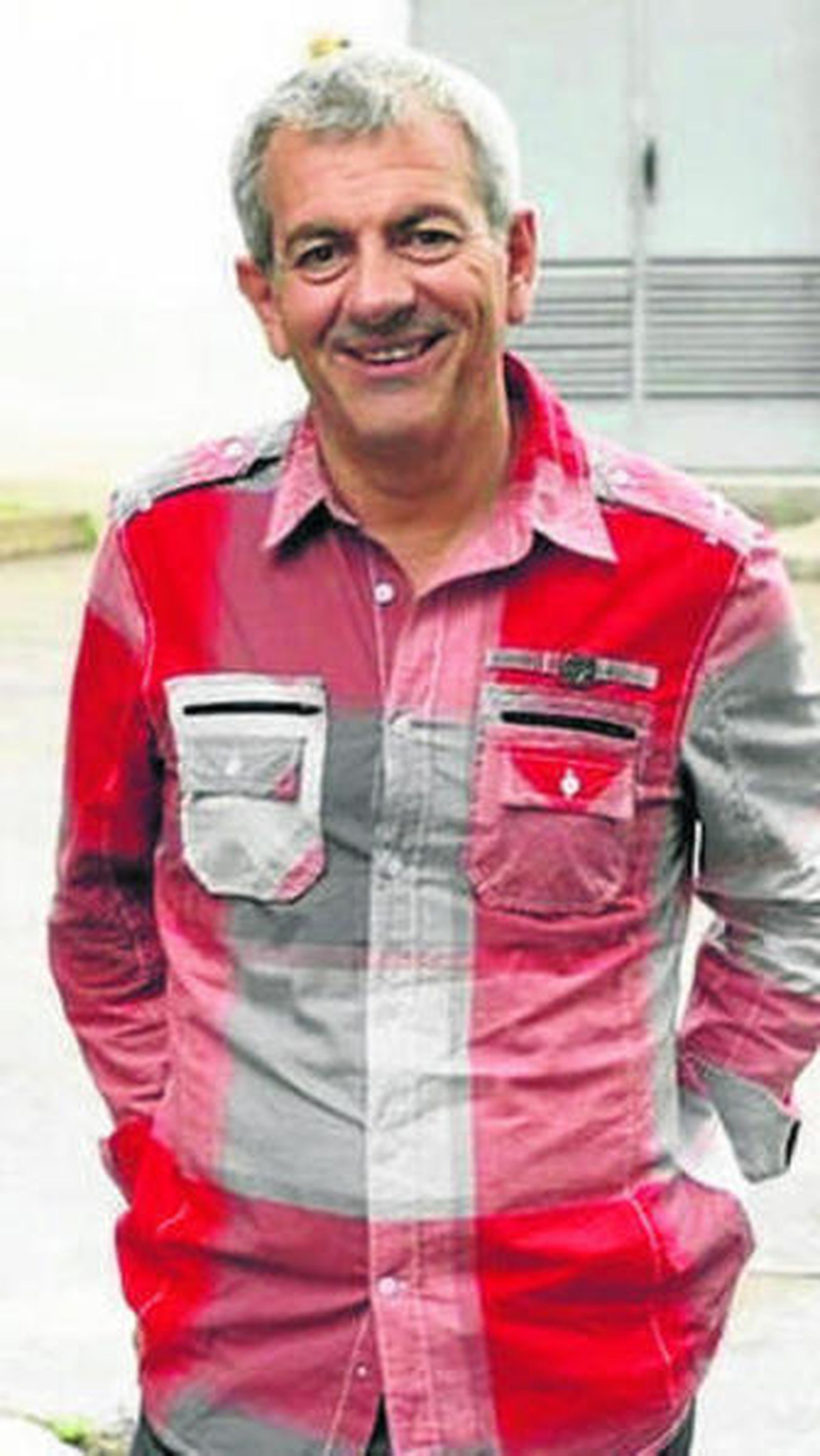 Sobera, a punto de morir al ser atacado por un elefante