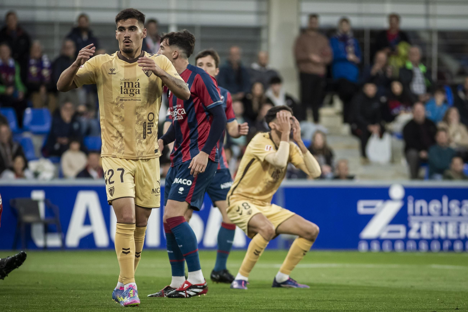 El Huesca-Málaga CF, en fotos