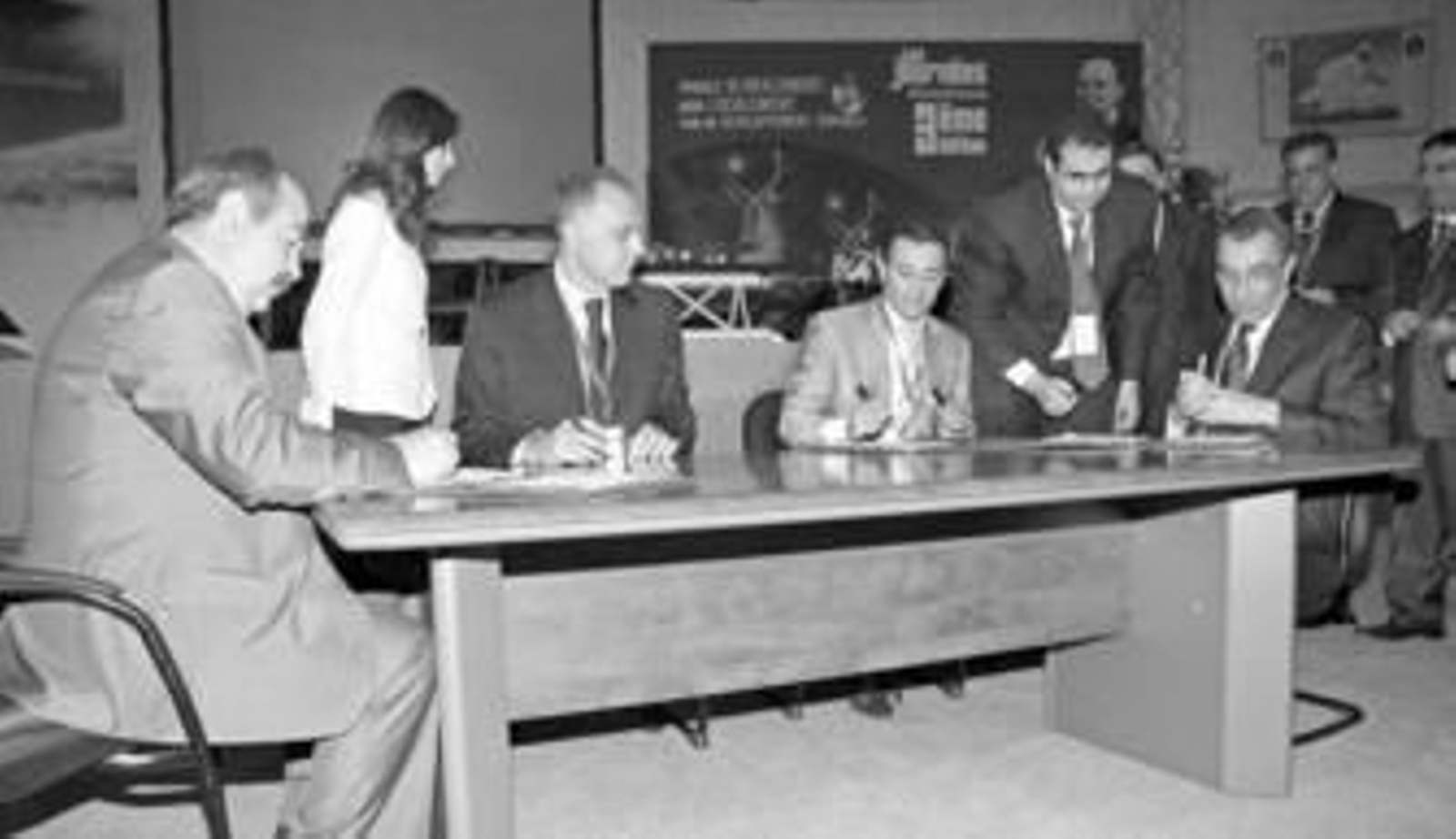 Acto de firma de la Convención Interministerial que pone fin al proceso administrativo del parque.