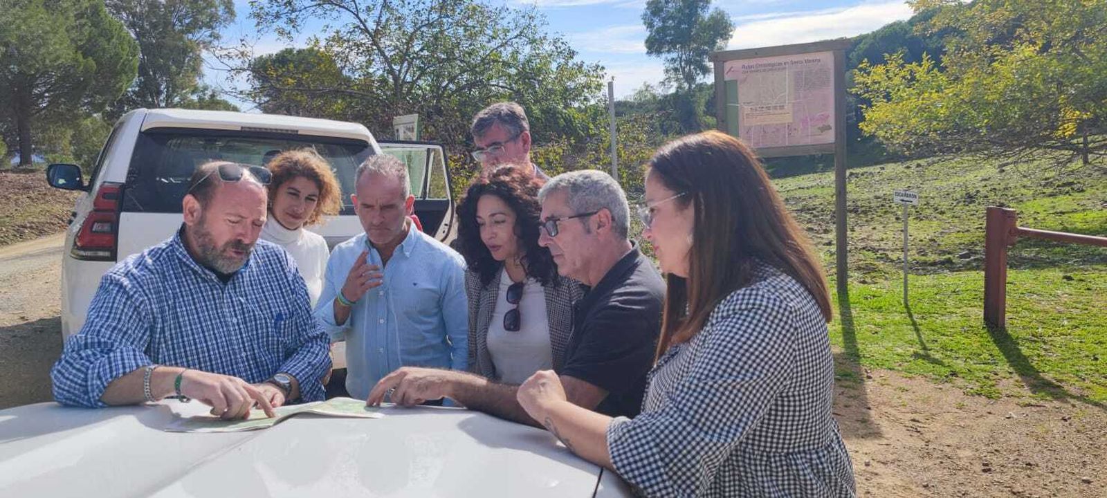 El delegado Rafael Martínez, en una visita a la zona de la red viaria forestal sobre la que se ha actuado.