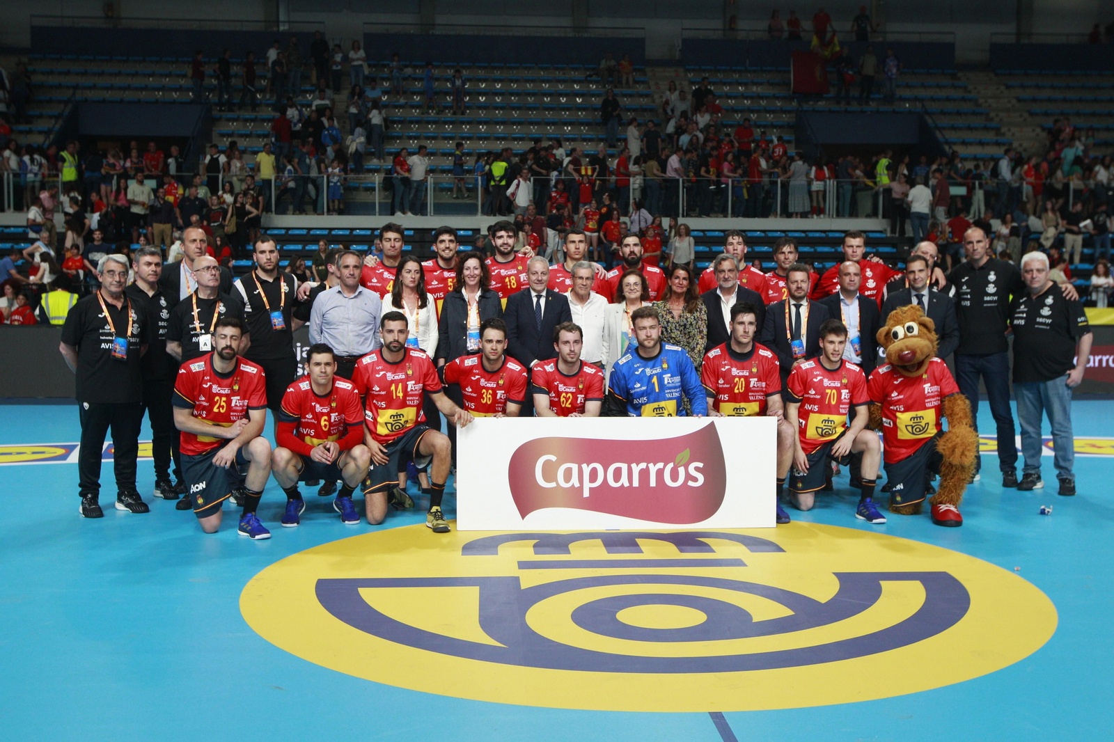 Imágenes del España-Dinamarca de la EHF Euro Cup de balonmano, en Almería