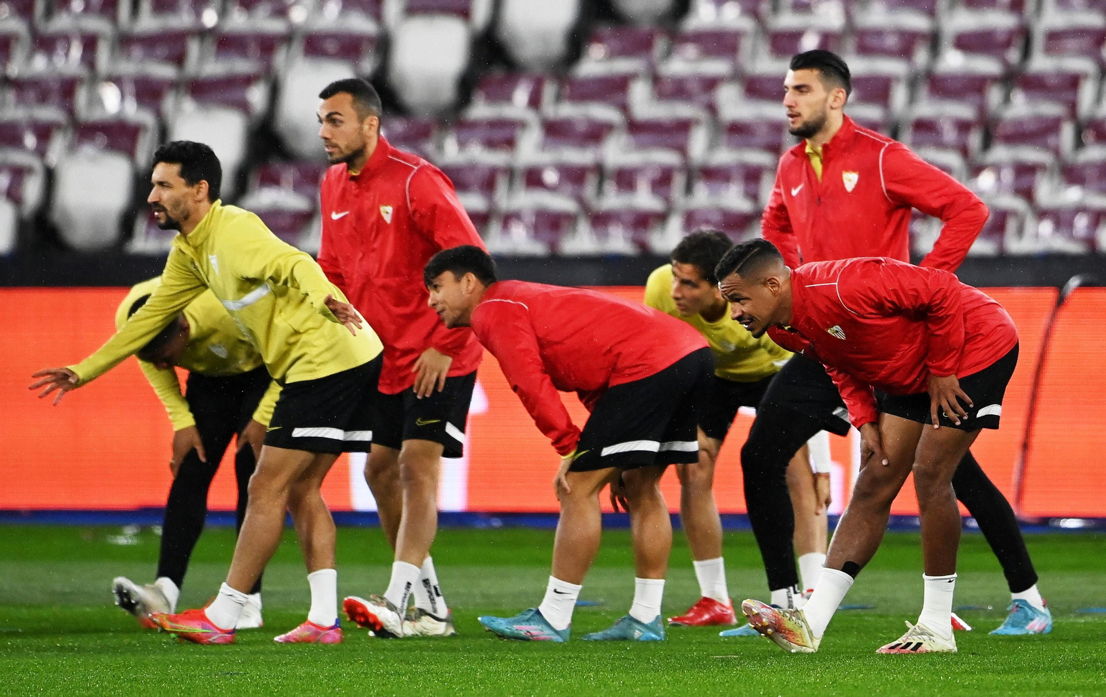 Fernando, novedad en la convocatoria, ante Jesús Navas, Joan Jordán, Óliver Torres y Rafa Mir.