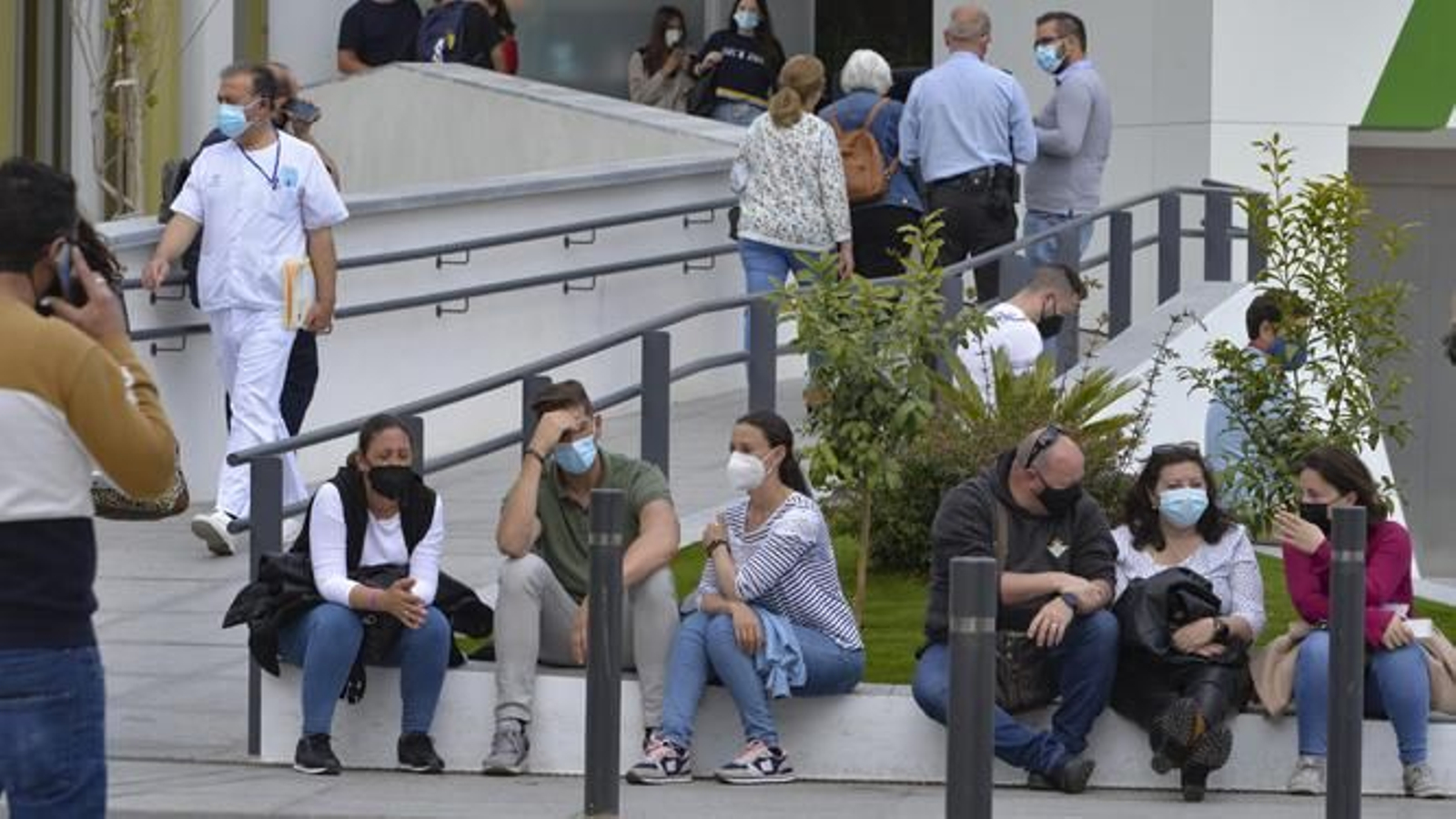 Acceso a uno de los pabellones del Hospital Universitario Virgen Macarena de Sevilla.