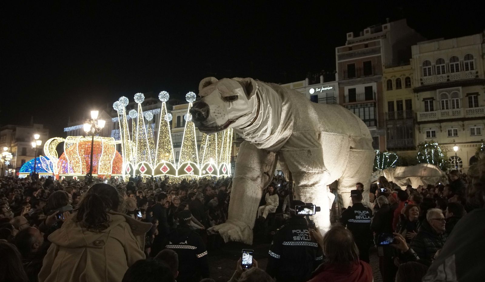 Los osos polares gigantes invaden Sevilla