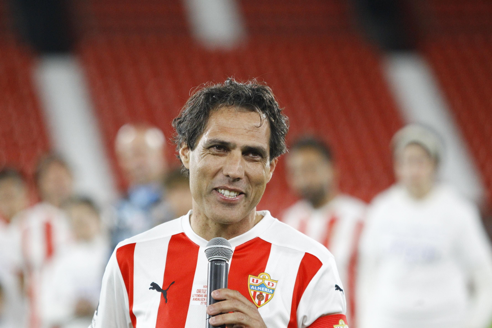 Imágenes del partido homenaje al 'eterno' capitán de la U.D. Almería, José Ortiz