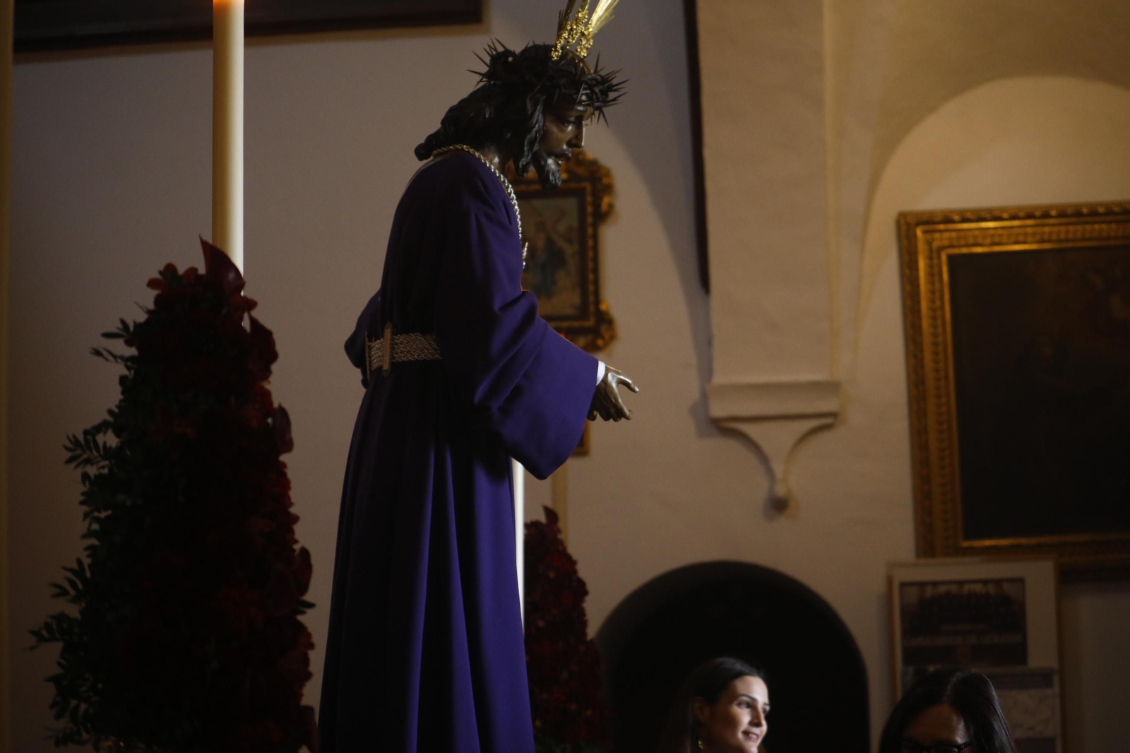 Las mejores imágenes del besapiés al Señor de Humildad y Paciencia de Córdoba