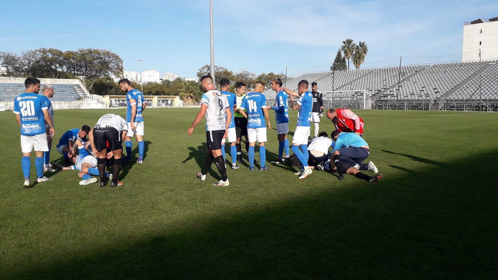 Lolo Garrido y Juanma chocaron cabeza con cabeza y el visitante tuvo que ser sustituido.