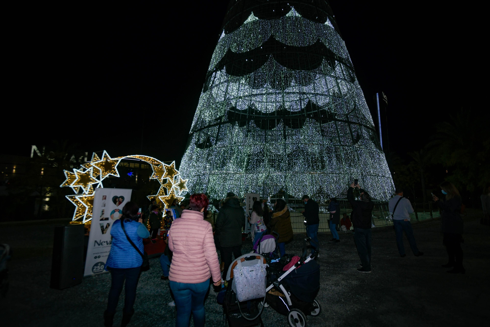 El encendido de la Navidad 2021 en el centro comercial Nevada Shopping, en imágenes