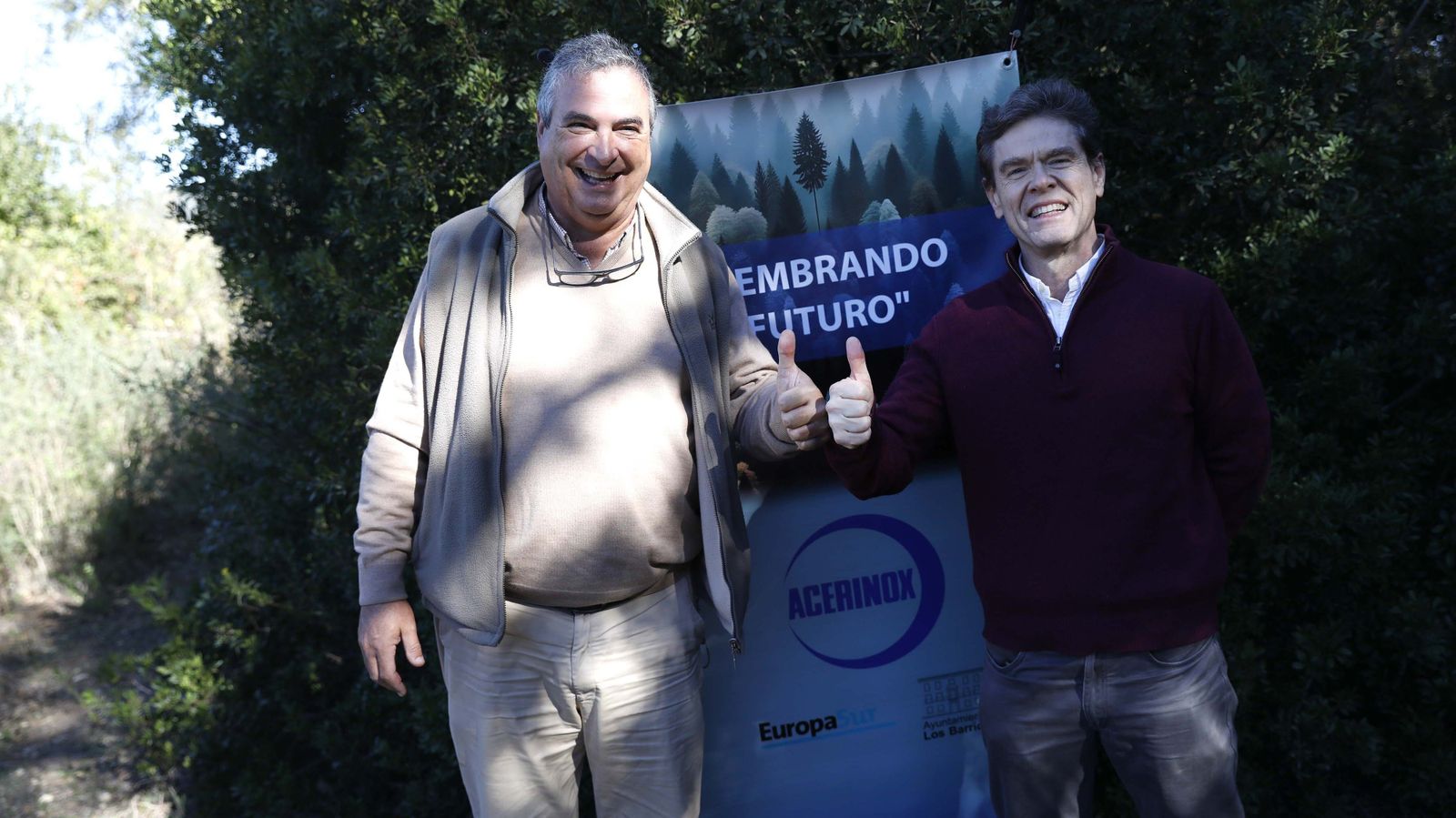 Jornada de reforestación en El Palancar por trabajadores de Acerinox, en imágenes