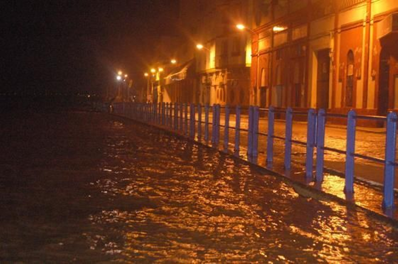 Muelle de Ayamonte inundado.
