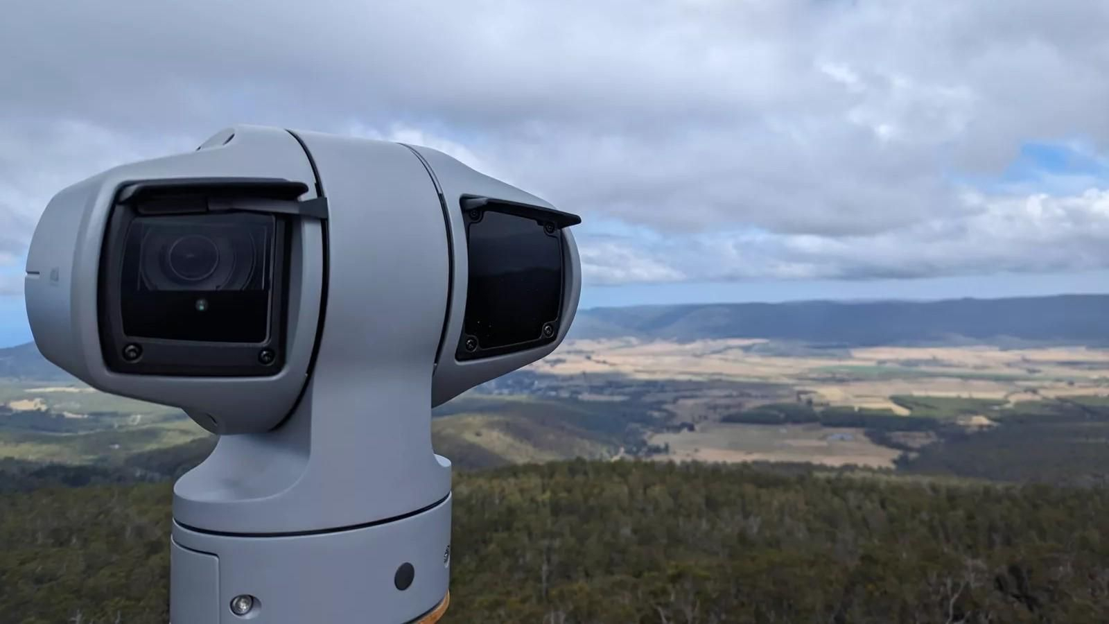 Cámaras inteligentes contra el fuego: la tecnología que vigila los bosques andaluces