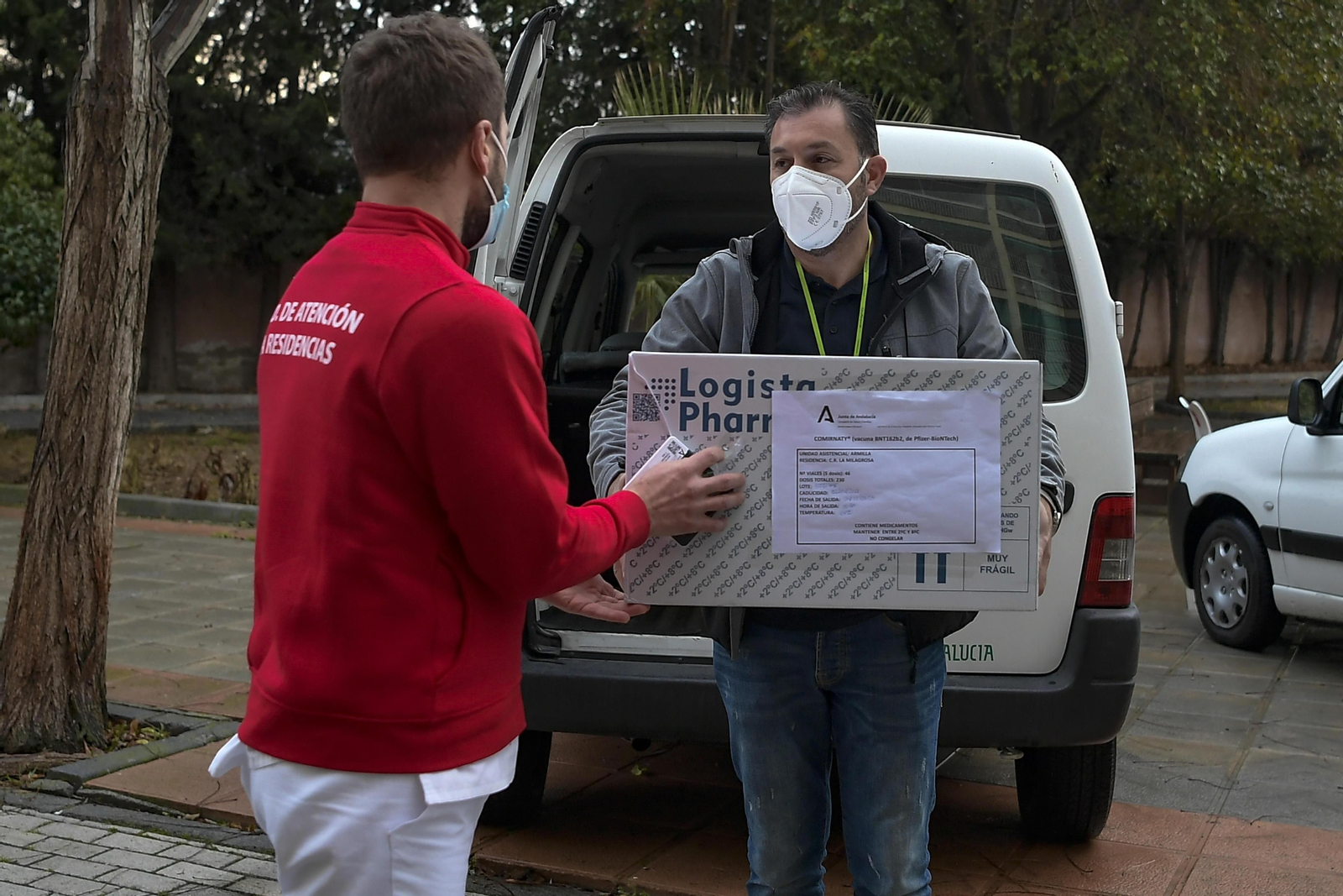 Fotos: segundo día de vacunas en Granada