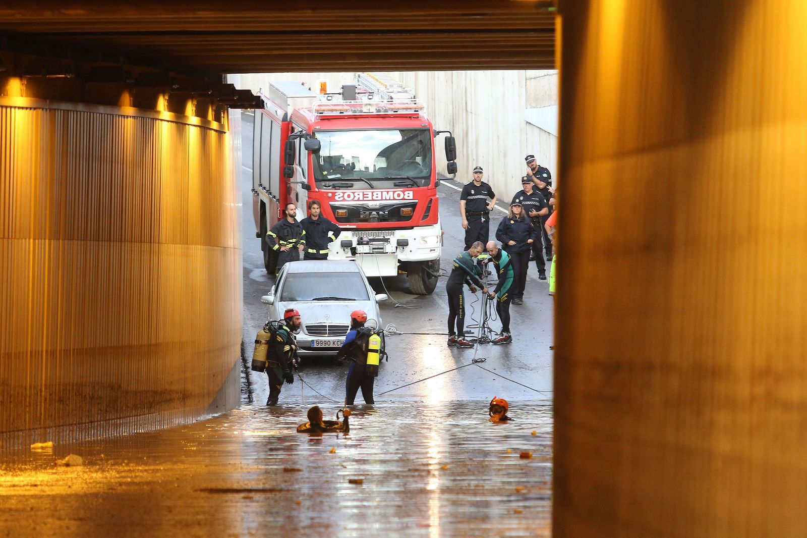 Horas posteriores a la muerte del conductor en el túnel.
