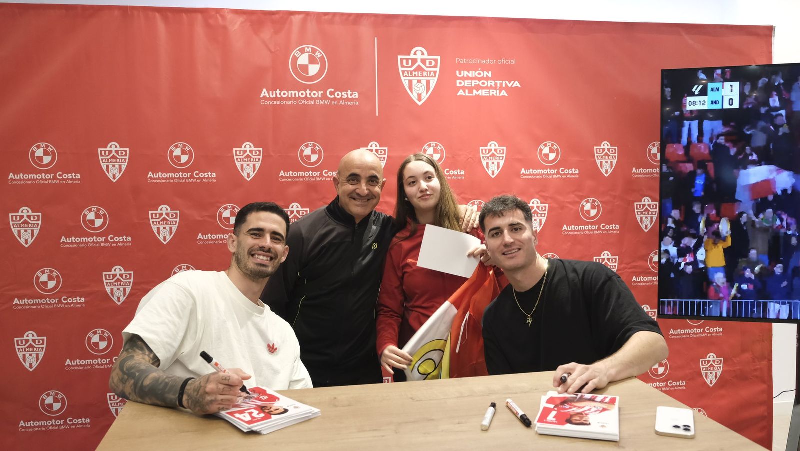 La firma de autógrafos de Jon Morcillo y Miguel de la Fuente en Automotor Costa BMW