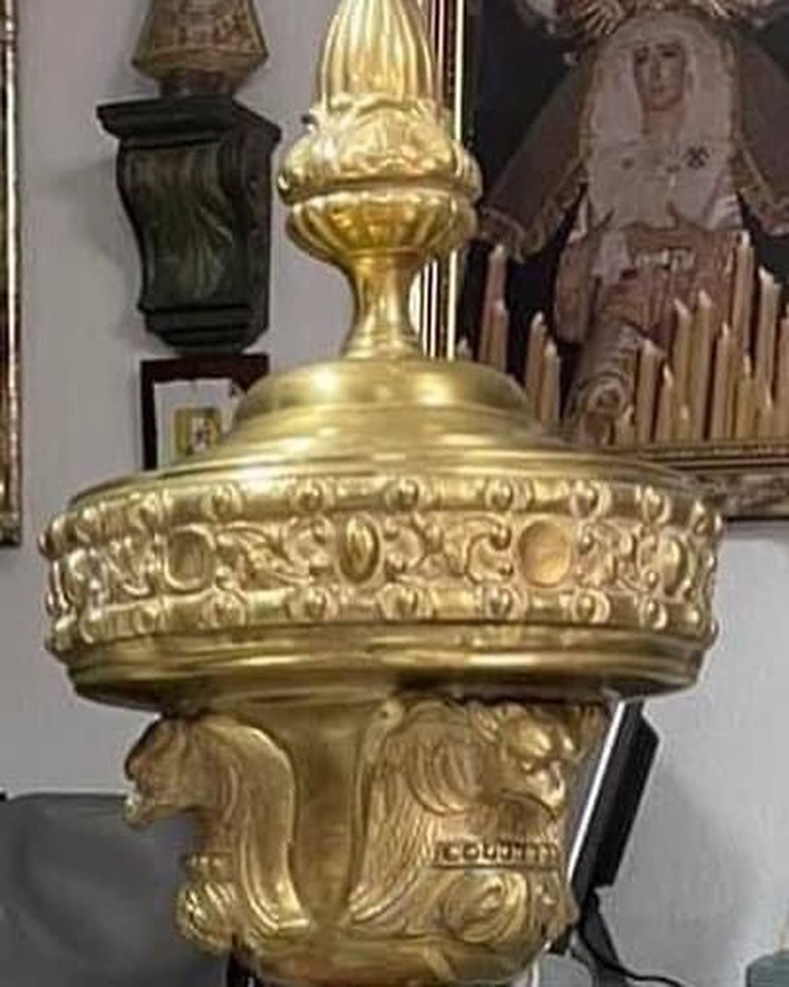 Una de las mazas de la Cofradía del Nazareno y la Esperanza de Motril.