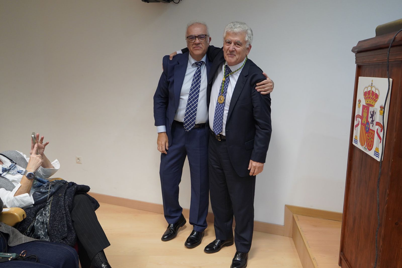 El relevo de Astudillo al frente del Colegio de Veterinarios de Huelva.