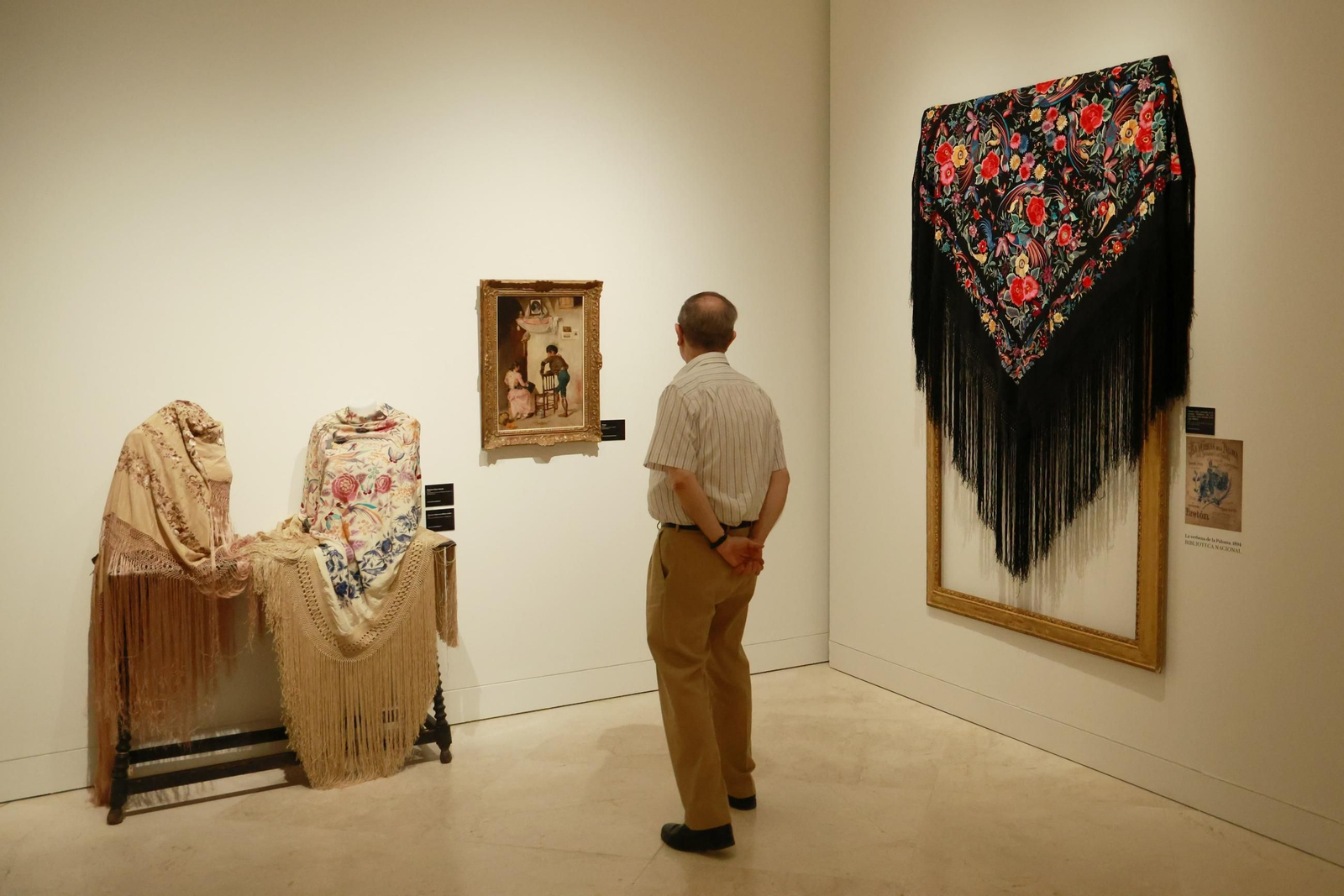 La nueva exposición de Mantones de Manila de la colección Perraut, en imágenes