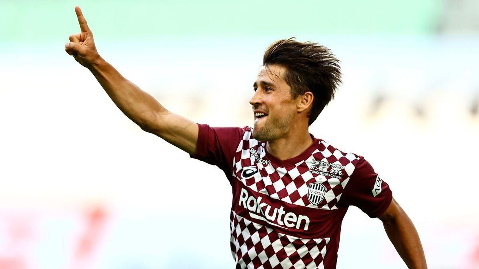 Bojan con la camiseta del Vissel Kobe japonés