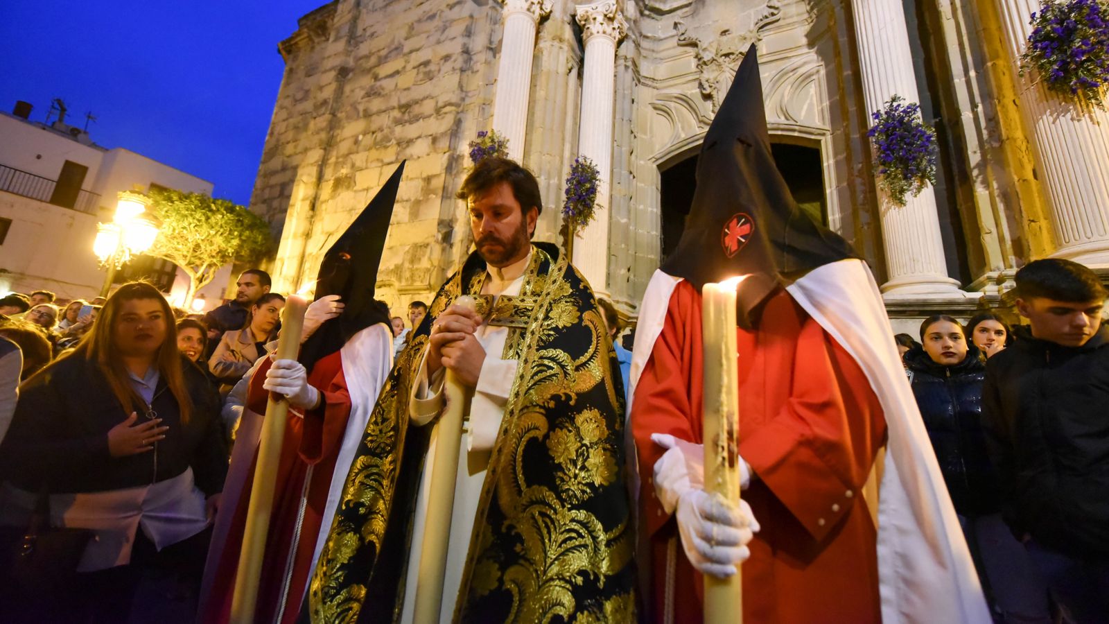 Fotos del Martes Santos en Tarifa: Santisimo Cristo de la Salud y Nuestra Señora de los Dolores