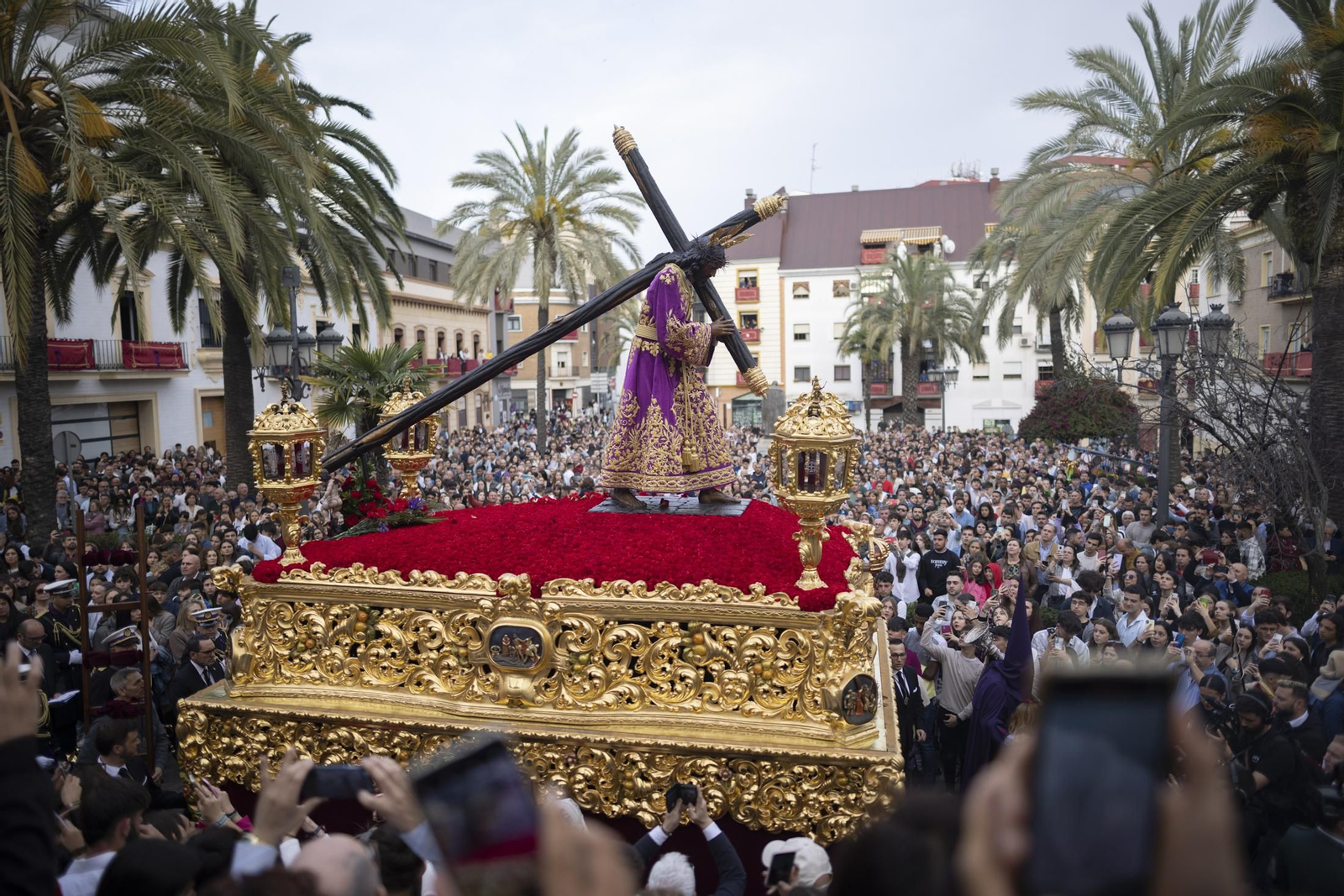 Martes Santo: Hermandad de Pasión de Huelva, en imágenes