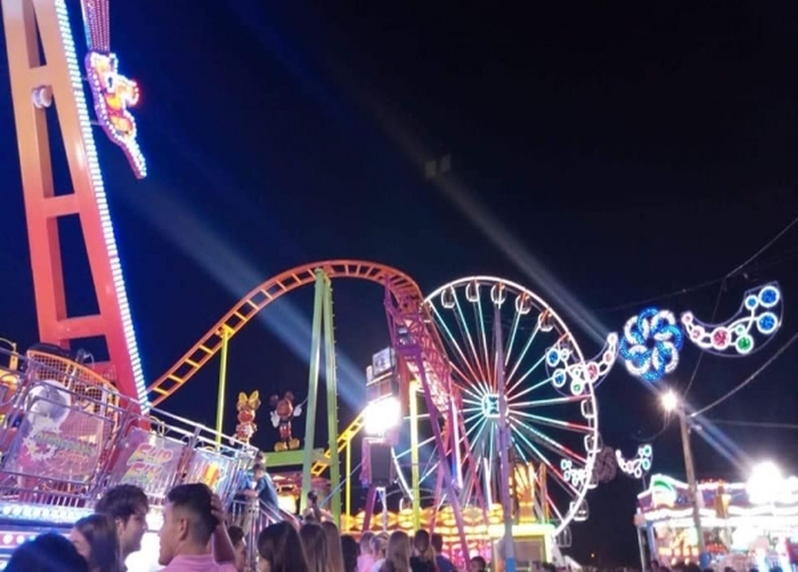 Junto a las atracciones de feria, también se instalarán tómbolas, puestos de golosinas y comidas.