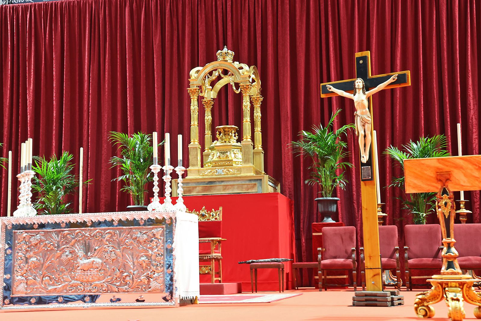 Últimos preparativos para la Misa funeral por las víctimas de Adamuz