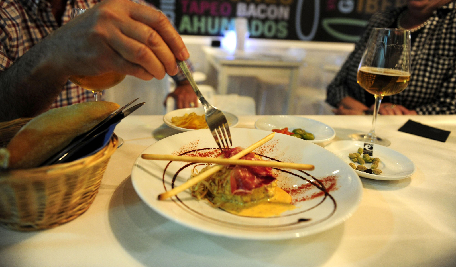 Tapear por Granada, entre las mejores experiencias gastronómicas según National Geographic