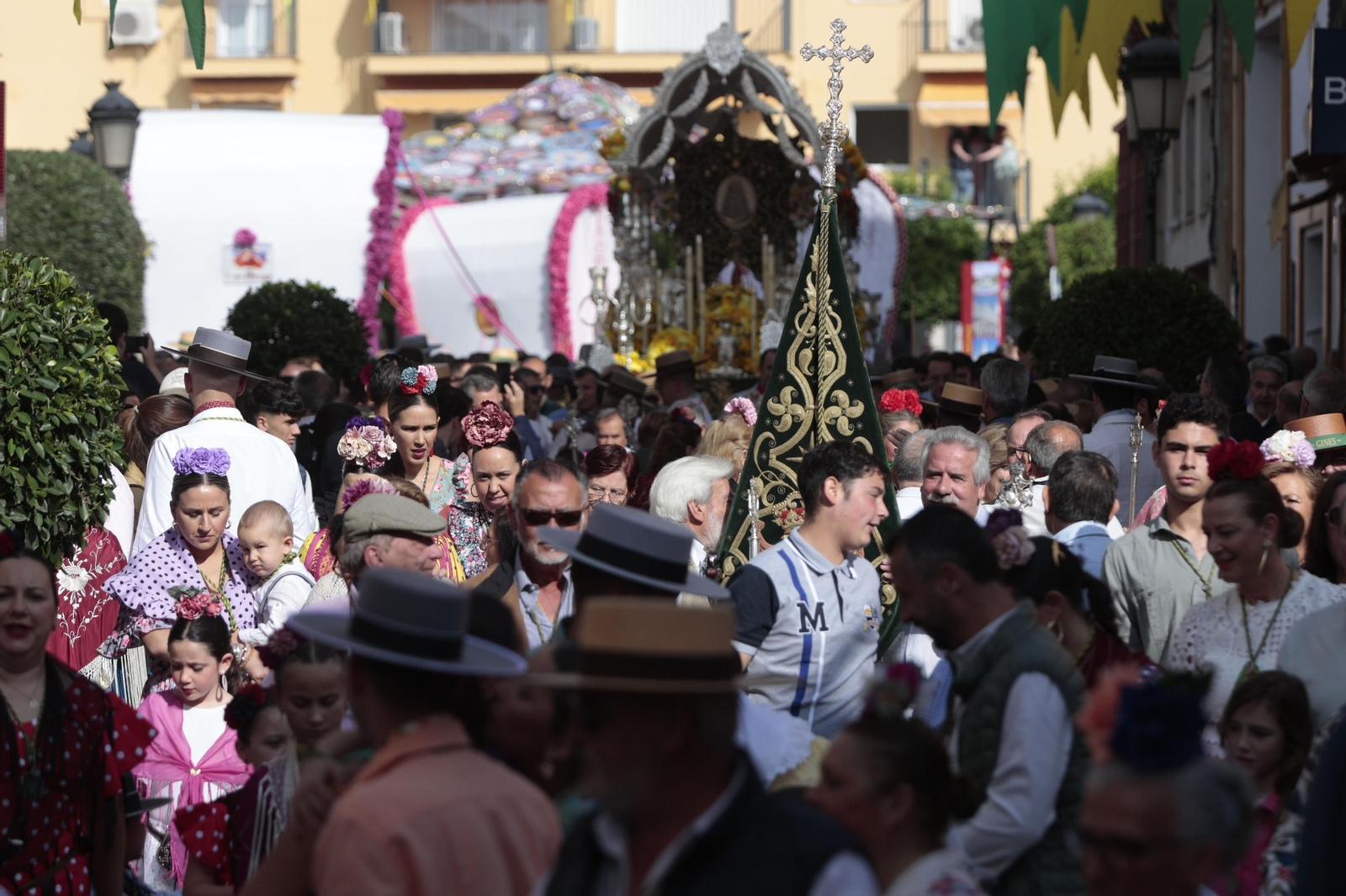 Las imágenes de la salida de la Hermandad de Gines