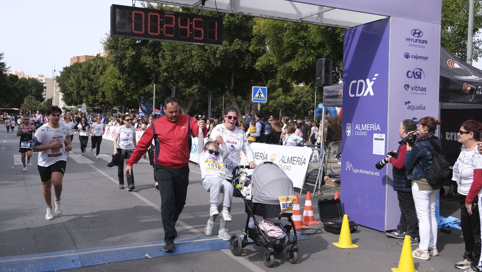 Imágenes de la Carrera de la Mujer 2023 en Almería