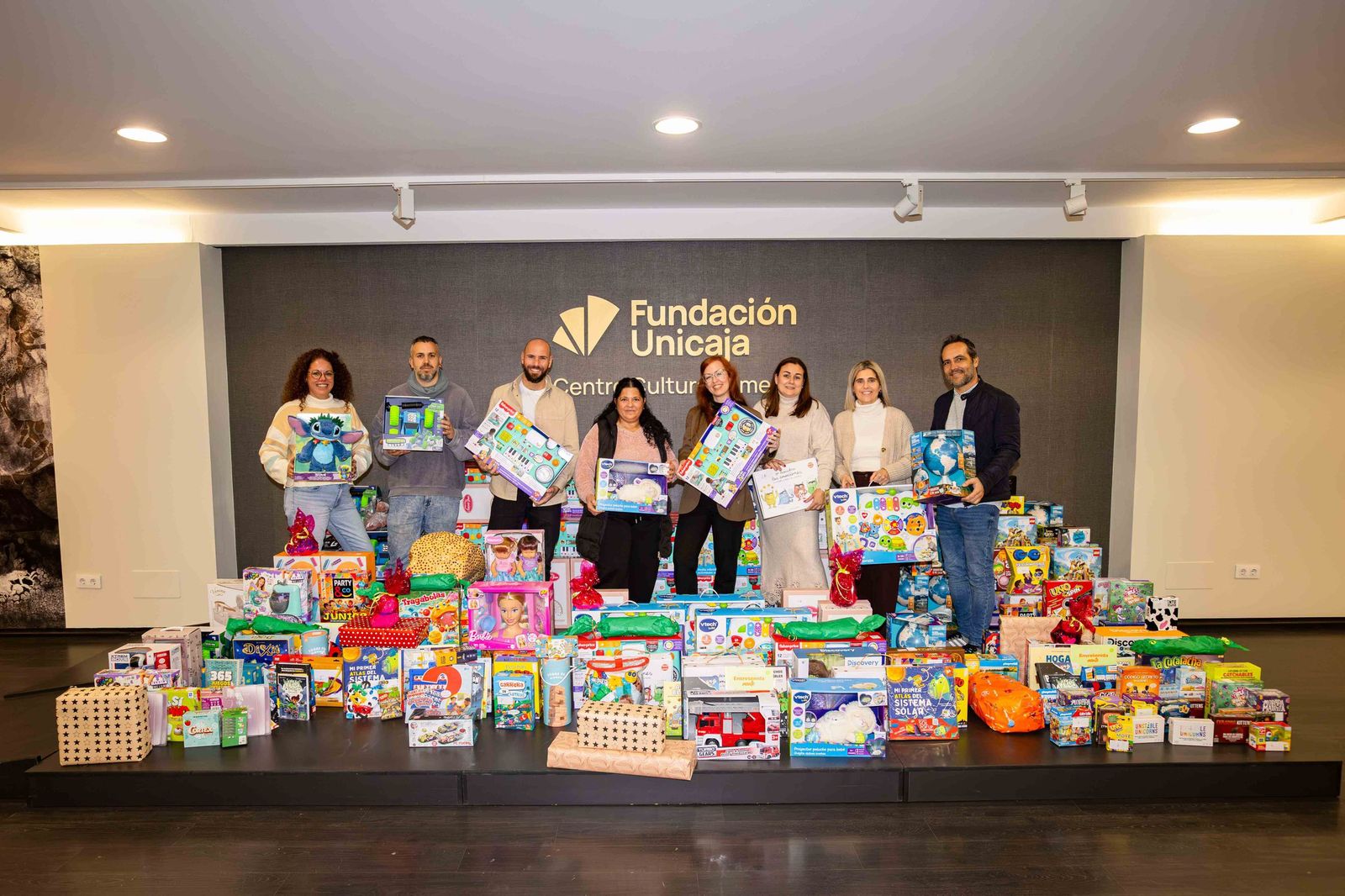 Entrega de juguetes de la campaña de la Fundación Unicaja.