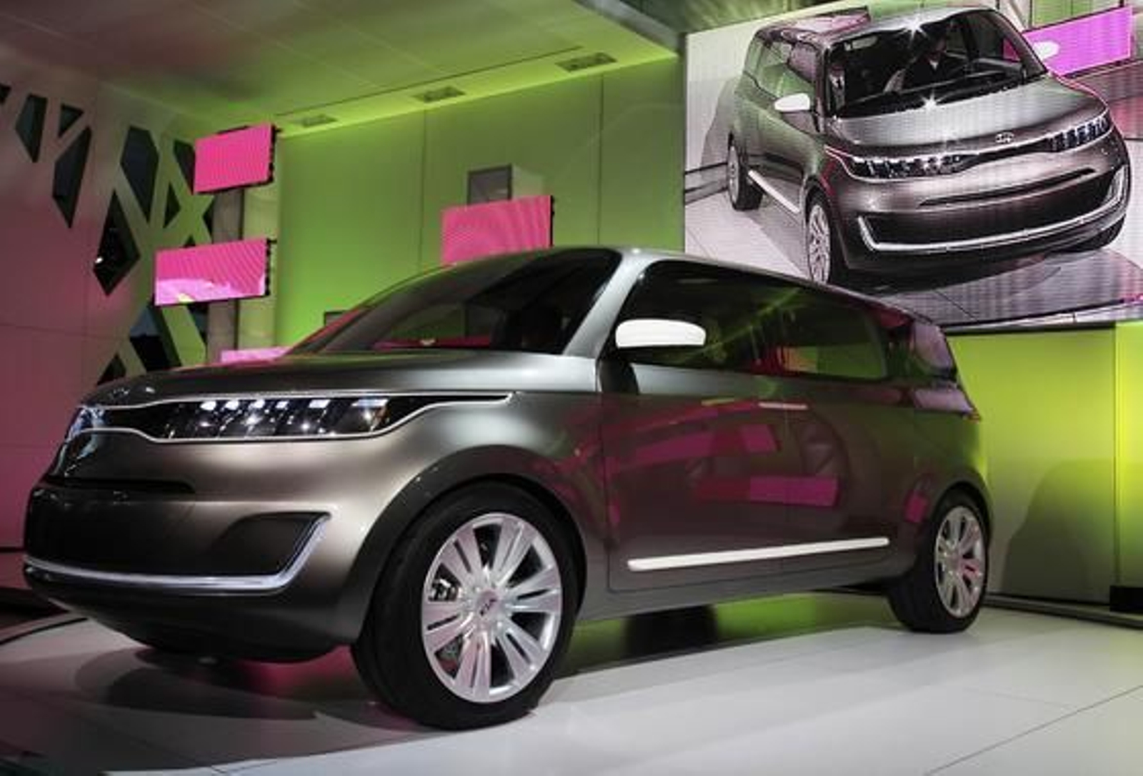Presentación de los diferentes modelos de coches en el Salón de Detroit.

Foto: AFP/ Reuters