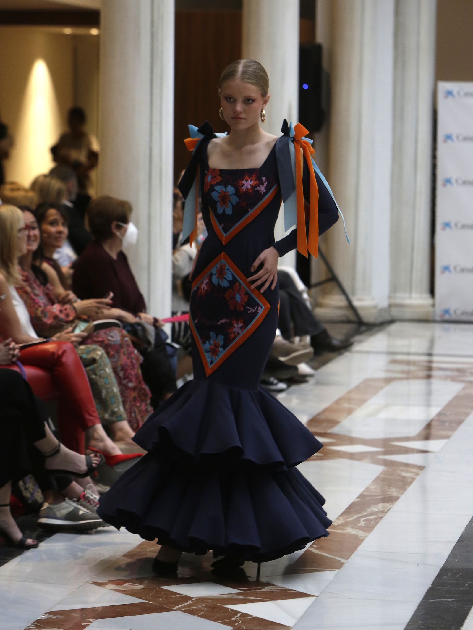 Desfile moda flamenca en las vísperas de la Feria de Abril CaixaBank