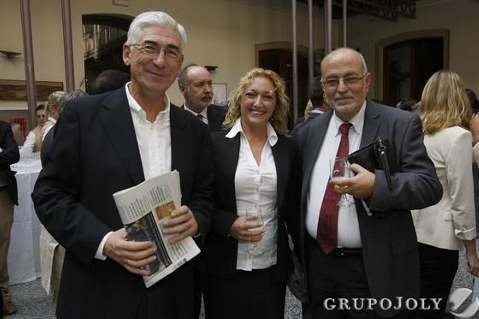 José Antonio Gómez Periñán, ex viceconsejero de Gobernación; Virginia Pinto, presidenta del Colegio Oficial de Filosofía; y Antonio Álvarez, del Consorcio del Bicentenario.

Foto: Julio Gonzalez-Joaquin Pino-Jose Braza