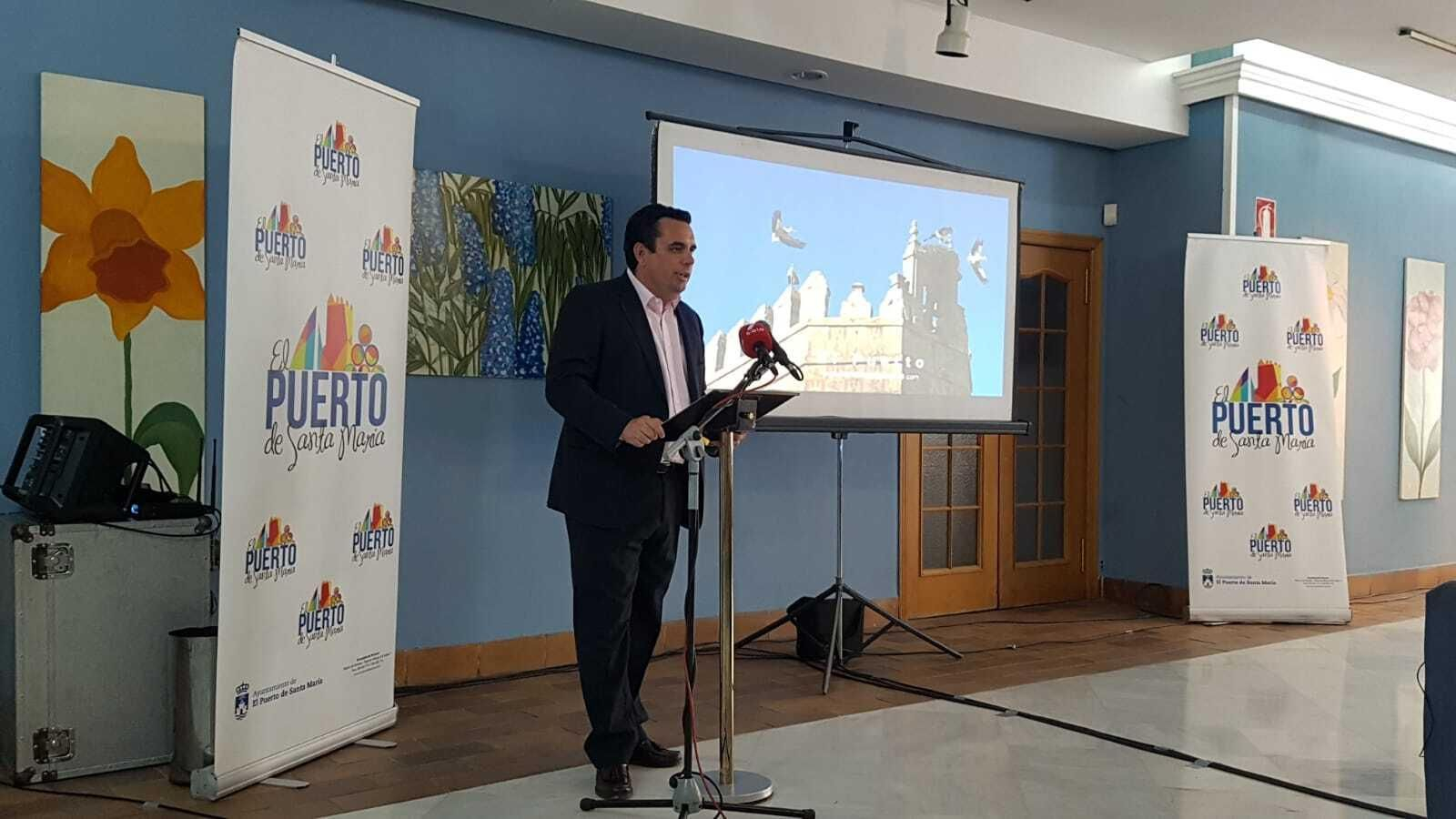 El concejal de Turismo Curro Martínez, durante la presentación en julio pasado del vídeo promocional 'El Puerto eres tú'.