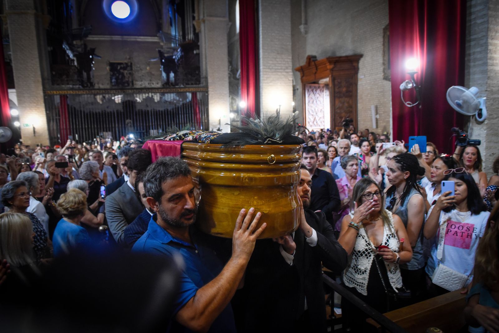 La despedida de Triana a María Jiménez, en imágenes