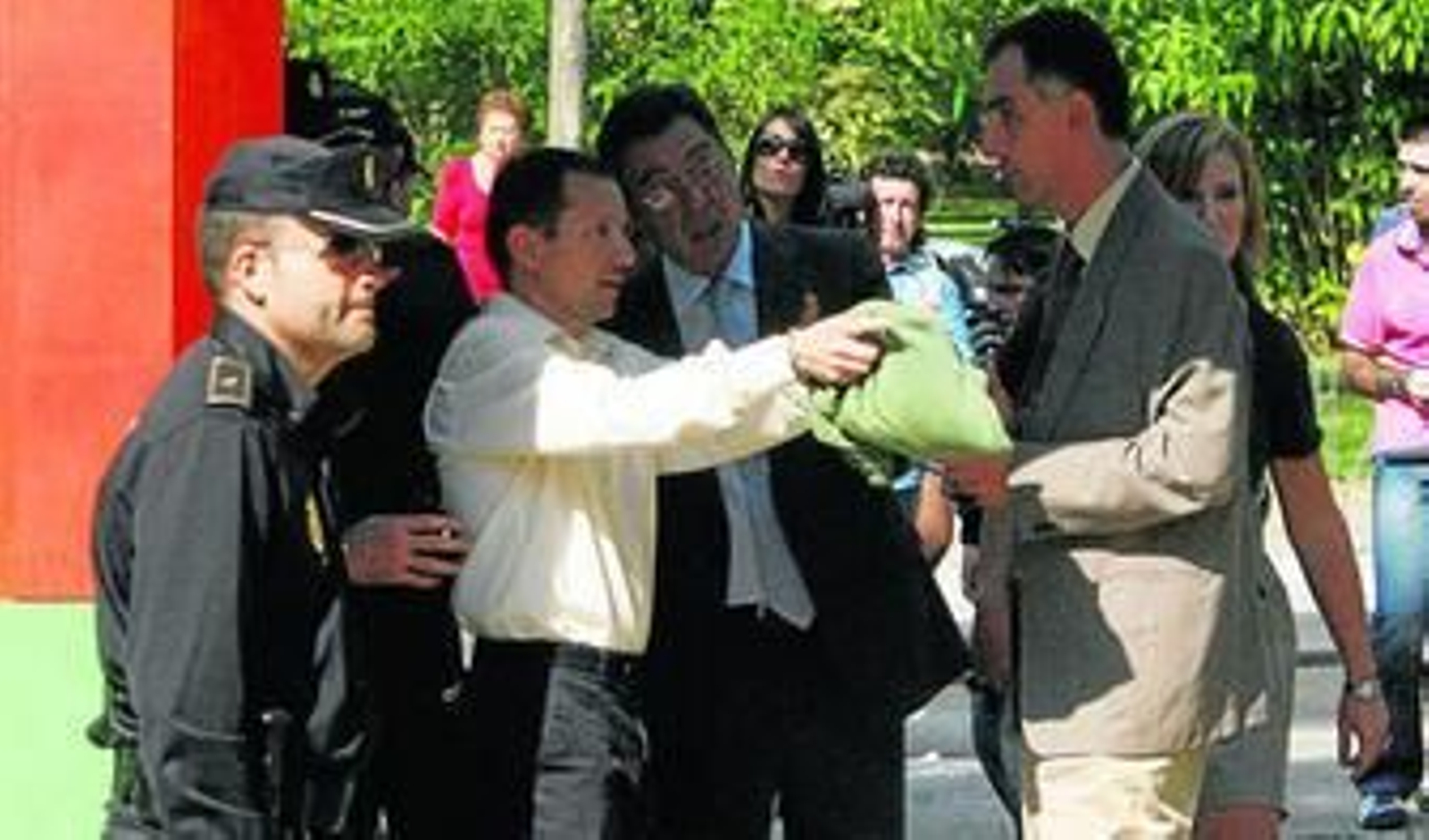 Bretón, acompañado por José María Sánchez de Puerta, ante el juez instructor del caso, José Luis Rodríguez Lainz.