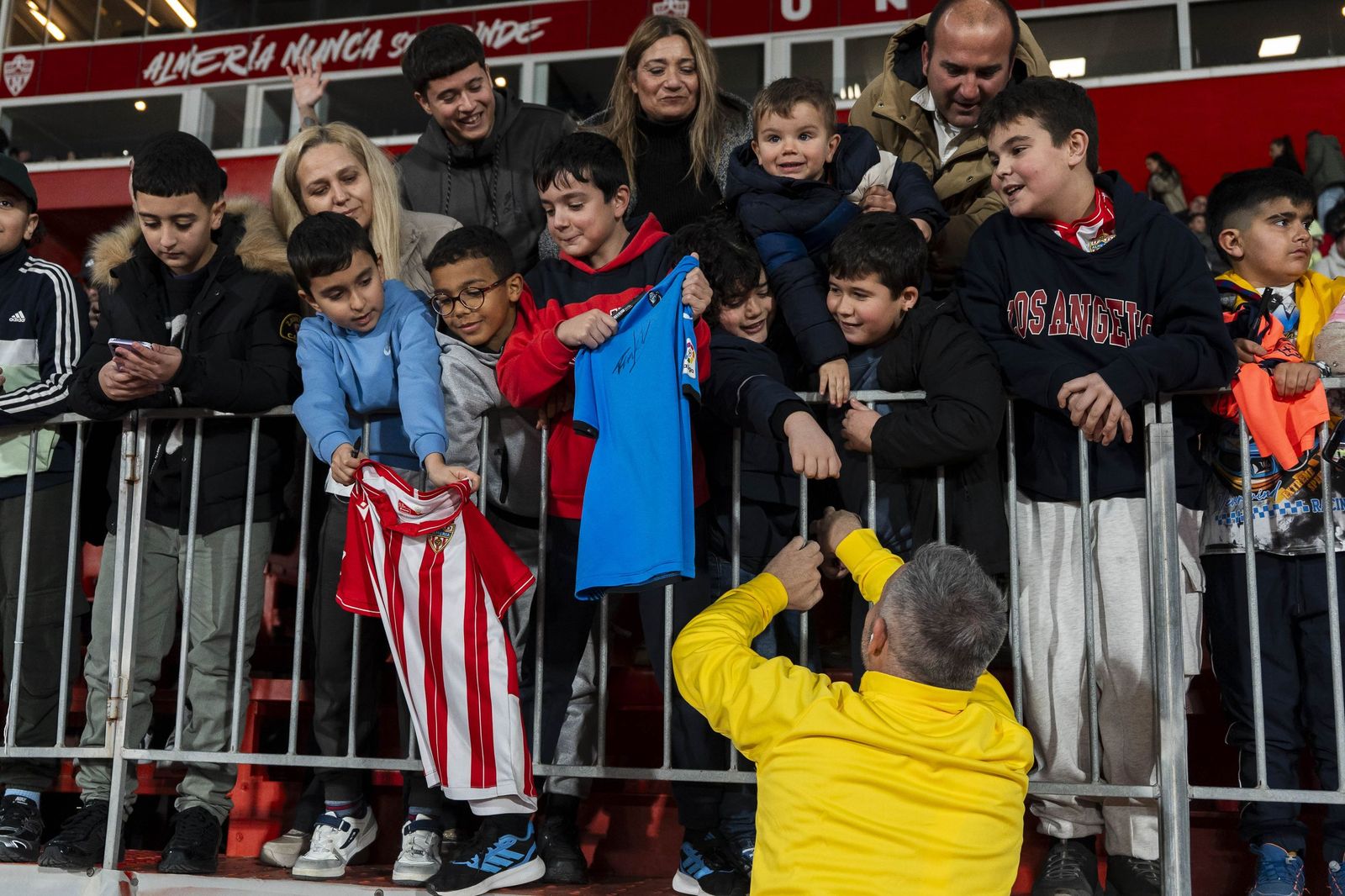 Fotogalería del partido homenaje a Guillermo Blanes entre los veteranos de la UD Almería y el FC Barcelona