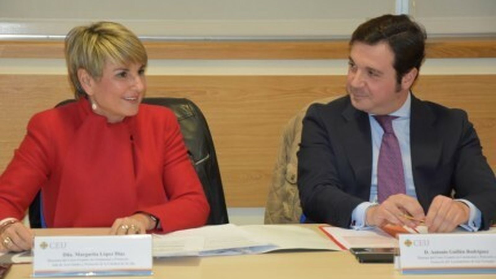 Inauguración de una edición pasada del curso al frente de sus directores.