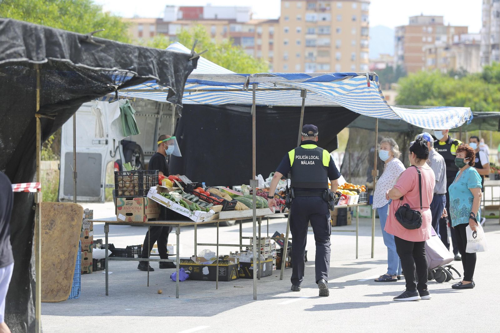 Las fotos del mercadillo de Huelin, en Málaga, en su primer día de desescalada