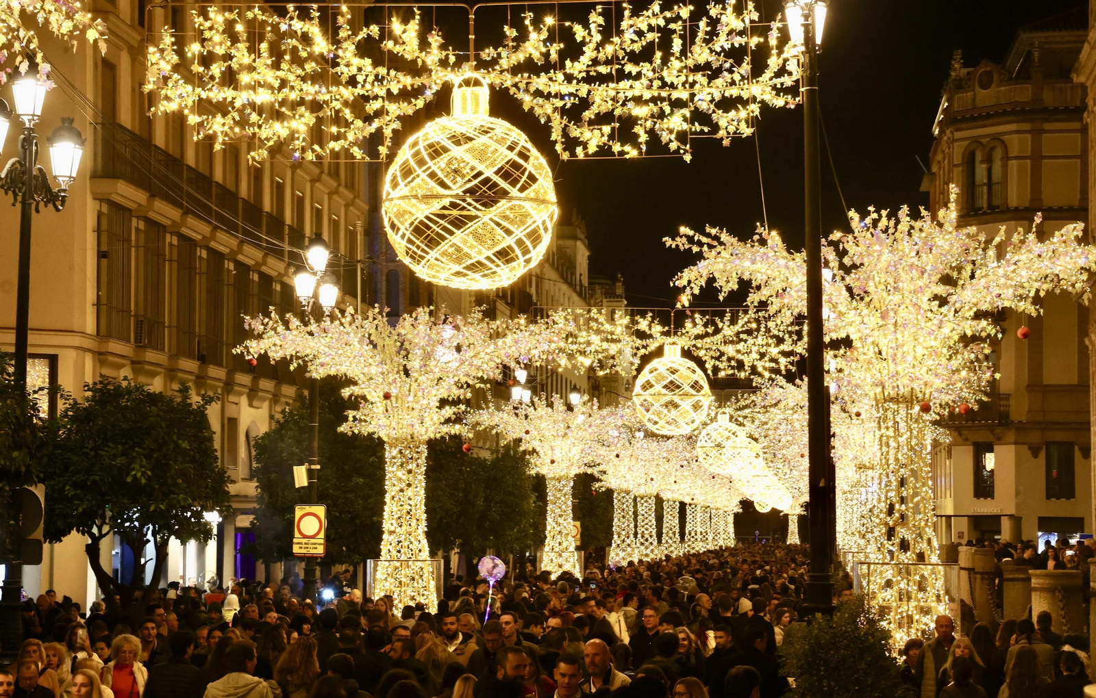 Sevilla, iluminada por Navidad: un recorrido por sus calles