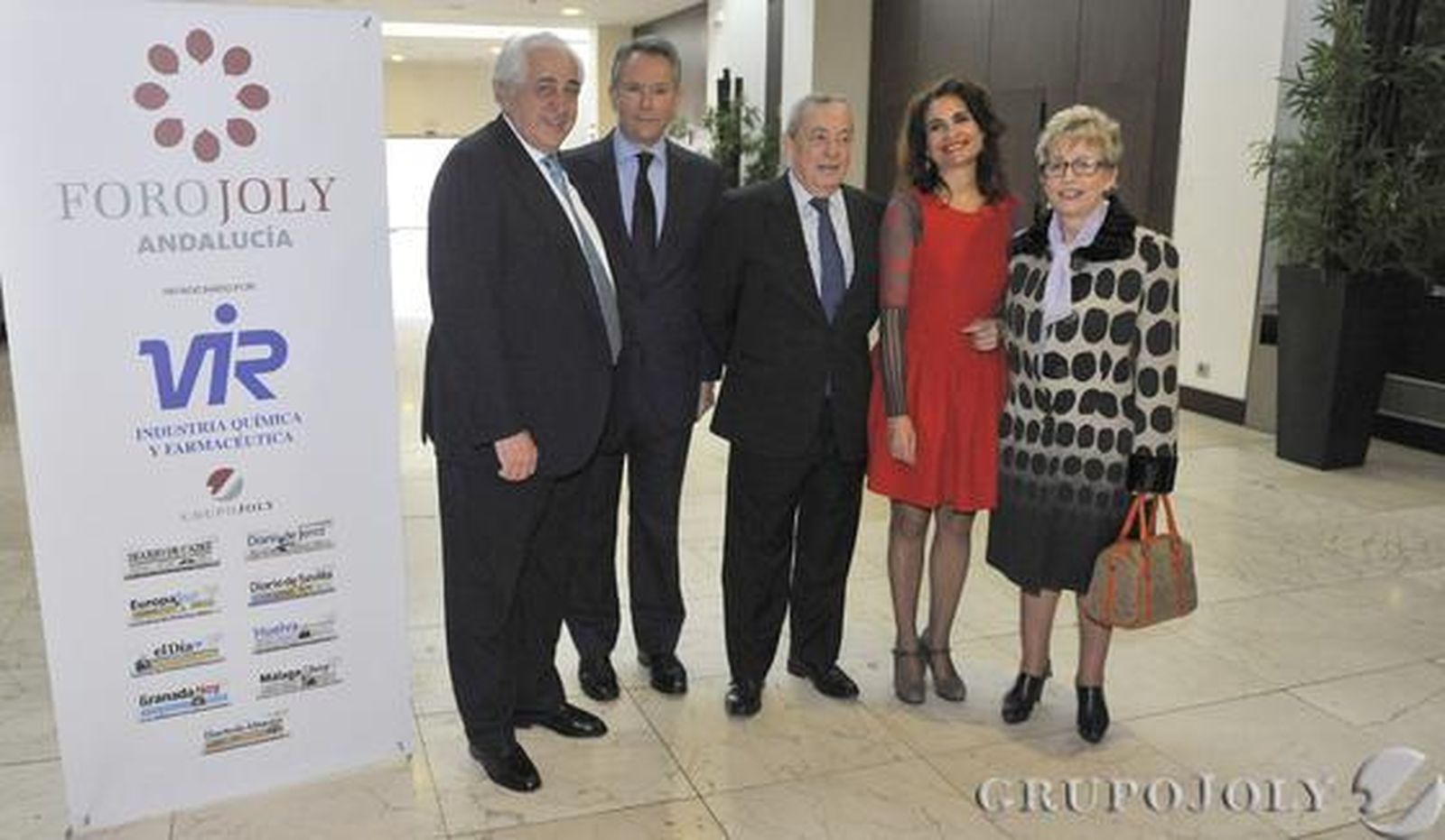 Enrique Ruiz, presidente de Laboratorios Vir; José Joly, presidente del Grupo Joly; Carlos Solchaga; María Jesús Montero y Elena Víboras, consejera de Agricultura. / Fotos: B. Vargas·J.C. Vázquez