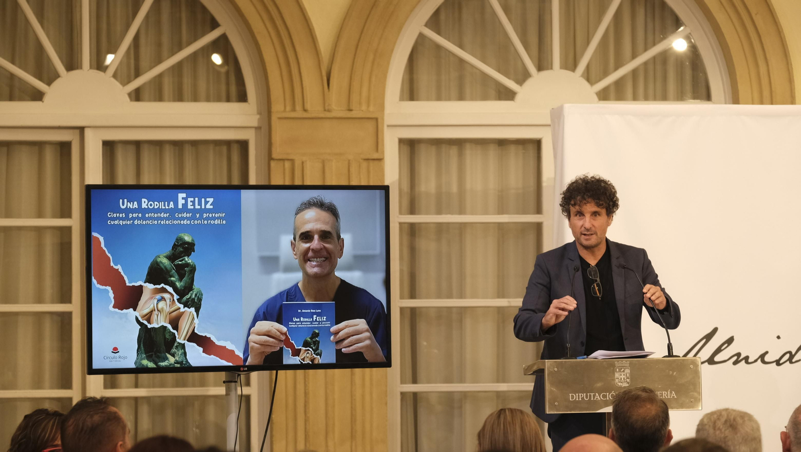 El Doctor Antonio Ríos presenta su libro 'Una Rodilla Feliz', en imágenes