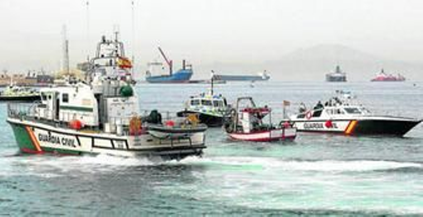 Imagen de uno de los incidentes ocurridos entre la Guardia Civil, la Armada británica, la Policía de Gibraltar y un pesquero.