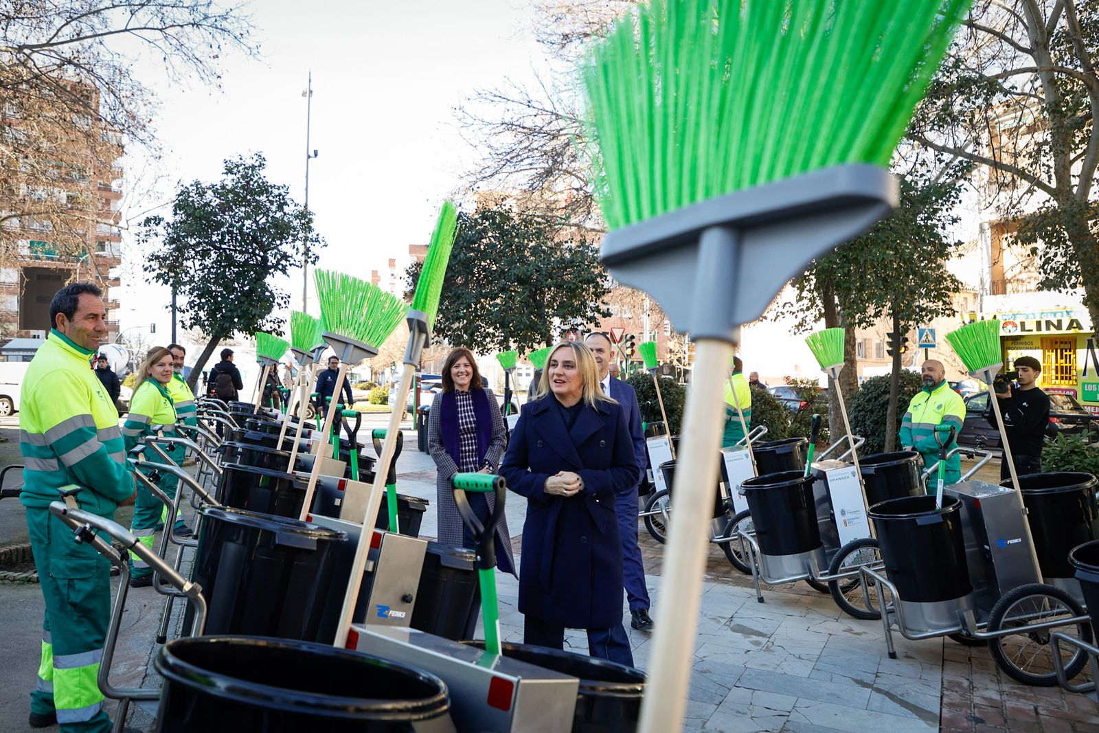 Presentación de los nuevos carros de limpieza de Granada.