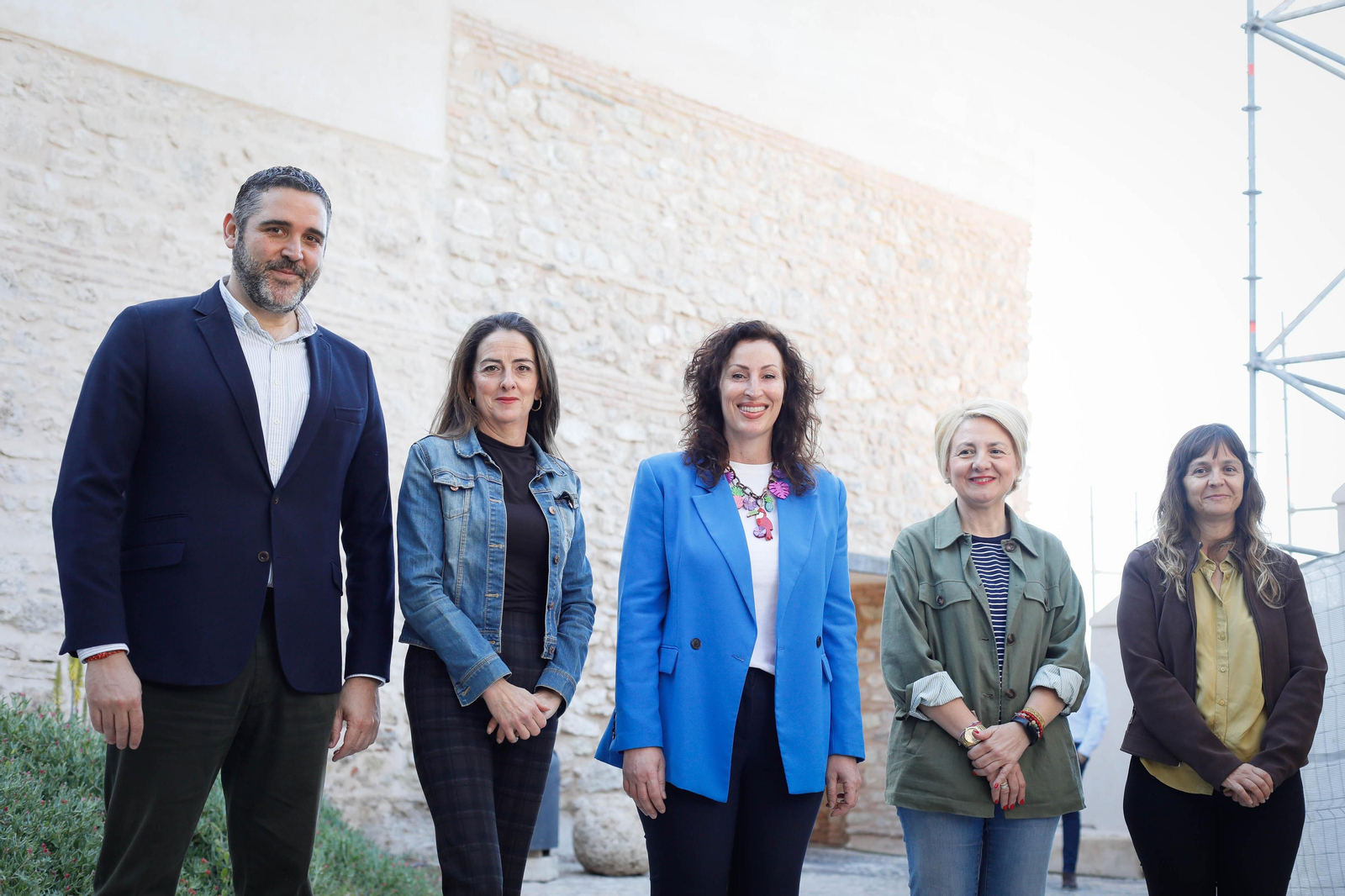 Juan José Alonso, Aránzazu Martín, María del Mar Vázquez, Eloisa Cabrera y Gema Embí en la Alcazaba.