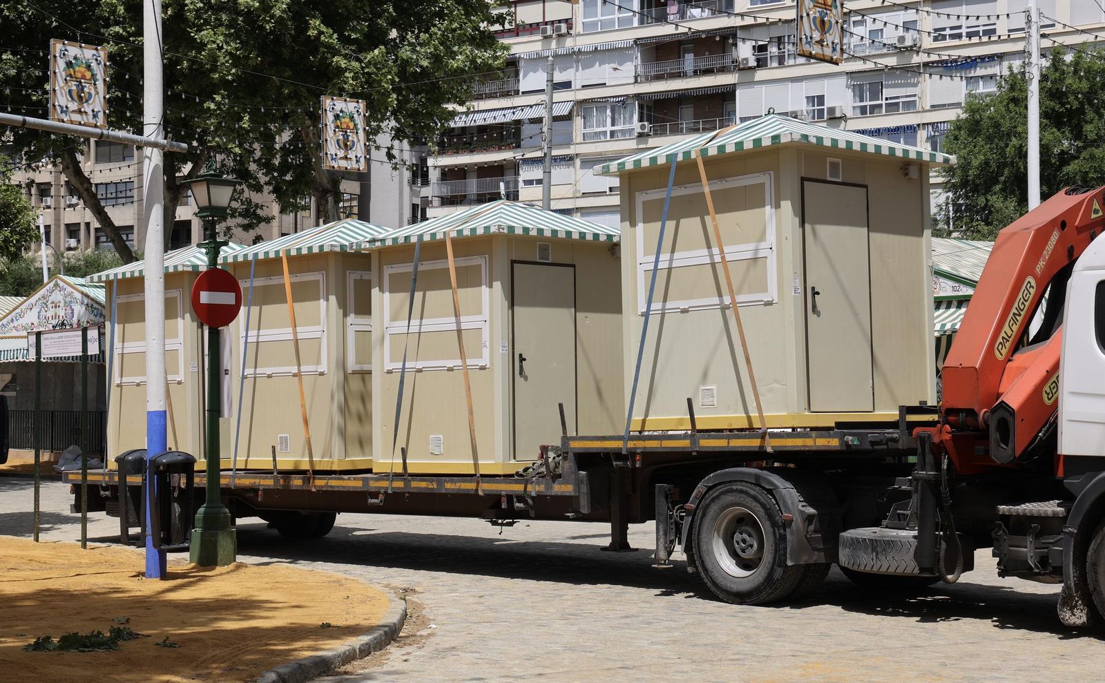 Montaje de la Feria tras el apagón