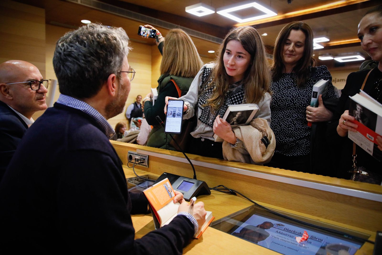 ¿Has estado en la presentación del libro de Máximo Huerta? Entra en la galería y buscate