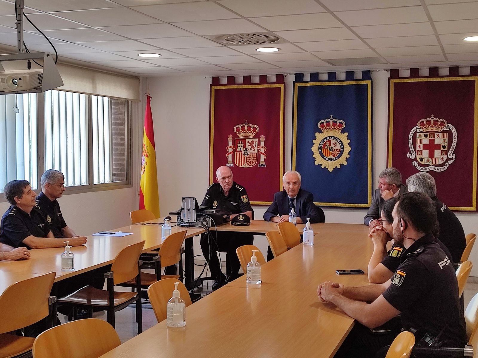 El subdelegado Manuel de la Fuente se despide de las Fuerzas y Cuerpos de Seguridad