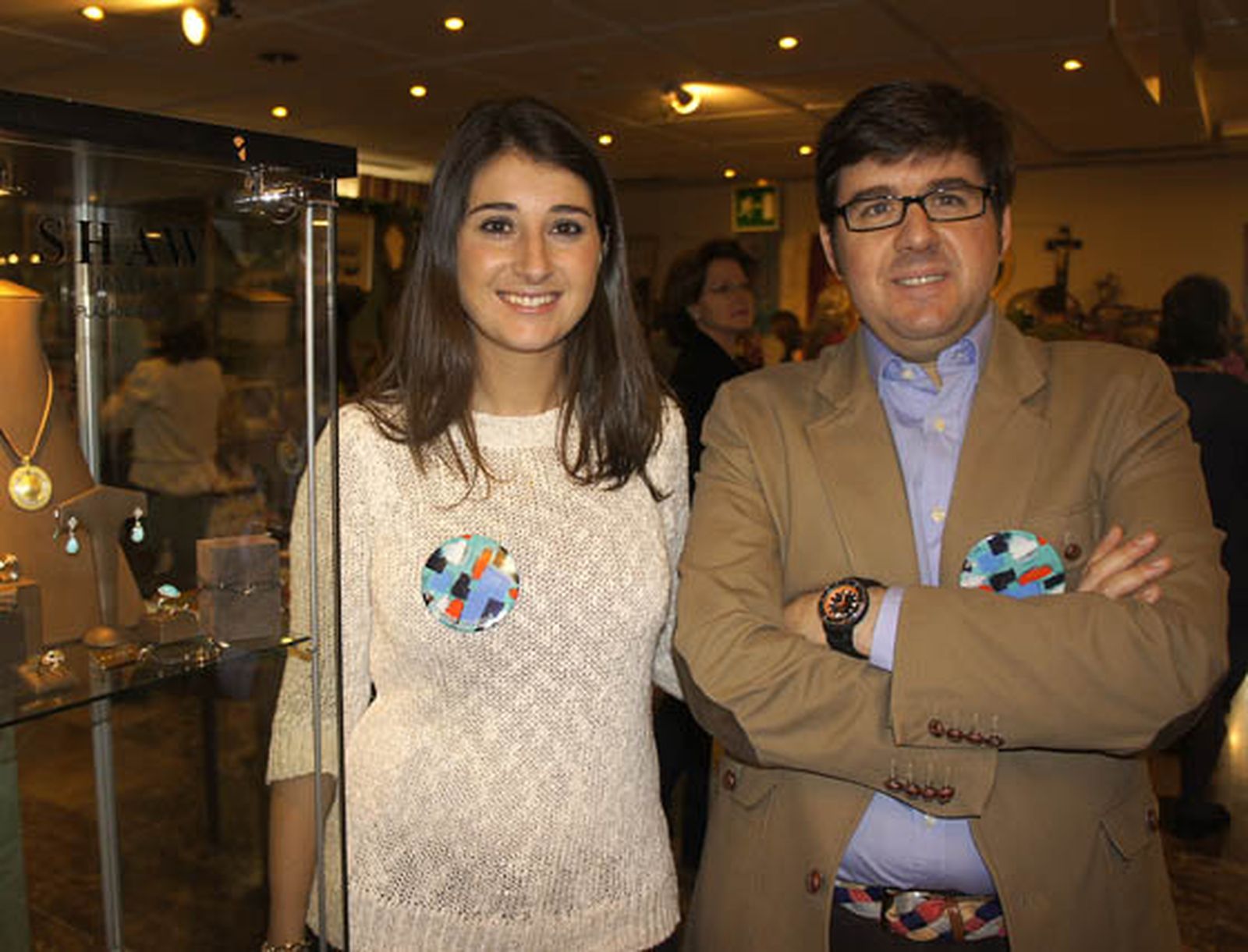 Silvia y Carlos Shaw, de Shaw Joyeros, que acuden por primera vez al Rastrillo.

Foto: Victoria Ramírez